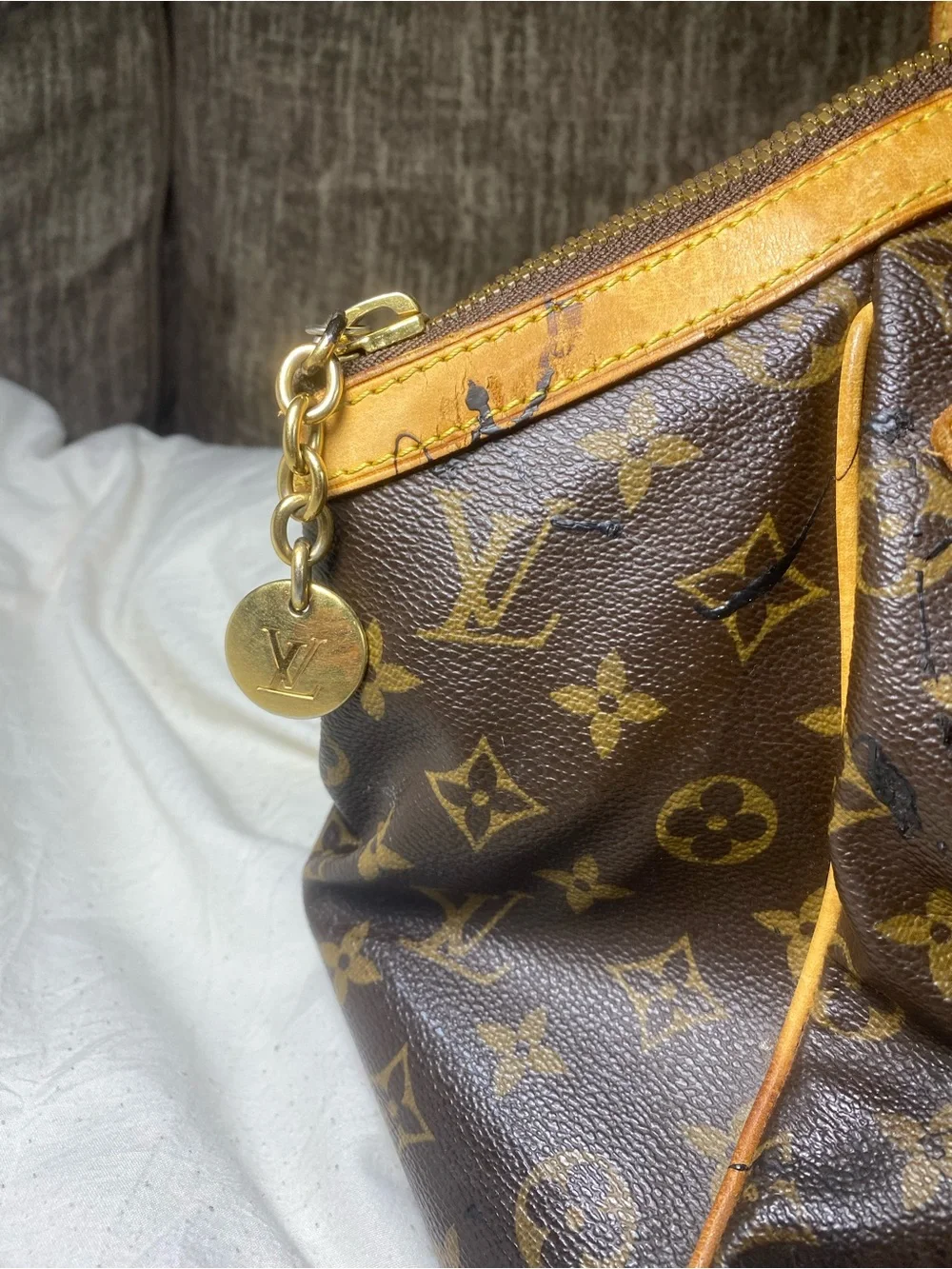 Louis Vuitton Tivoli GM Monogram Shoulder Bag with Tan Trim - Picture 4 of 16